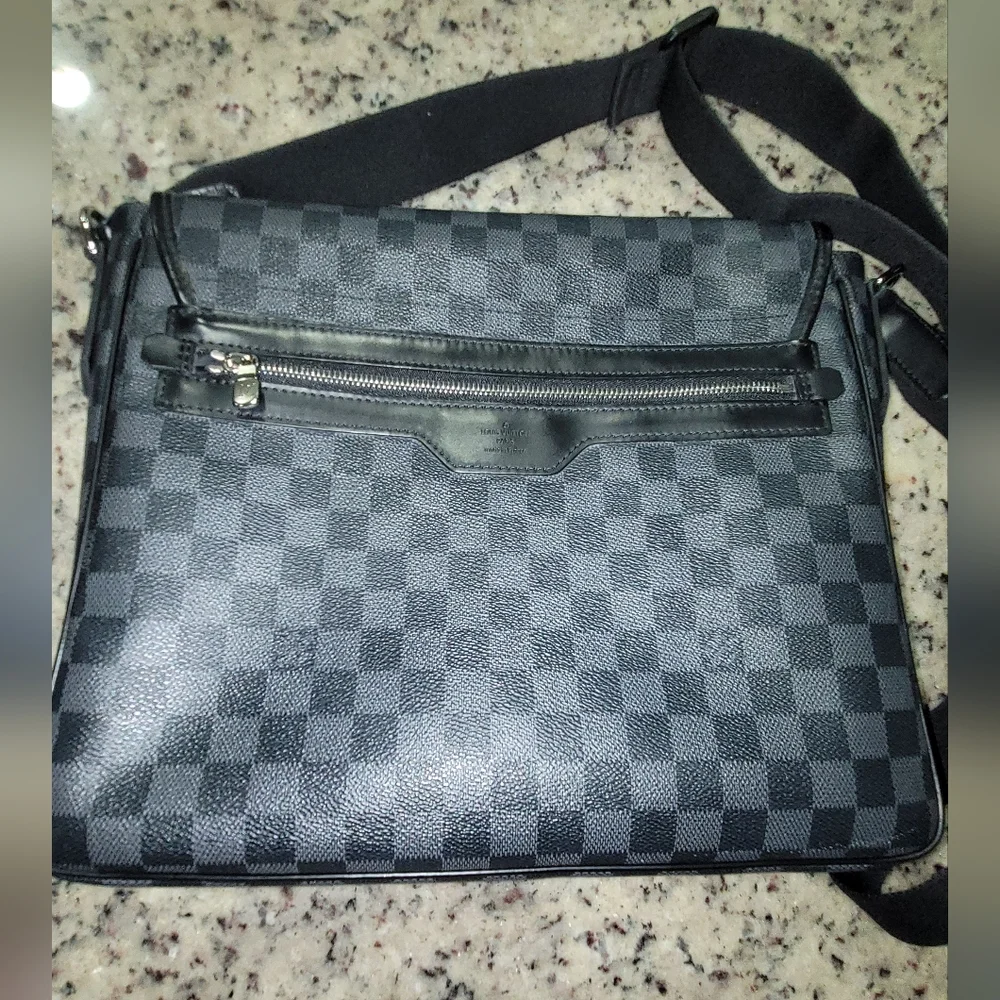 Louis Vuitton Daniel Damier Graphite Black And Grey Messenger Bag